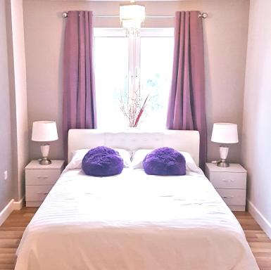 3 Bed Luxury Town Center Apartment with 50 inch 4K TV (Netflix & NowTV Ent. Pass) - Housity