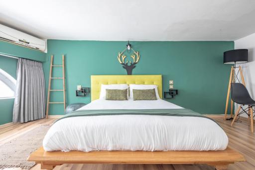 Vintage Duplex Apartment by the Beach / Flea Market District - Housity
