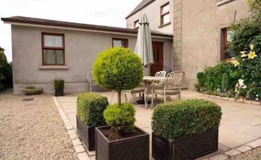 Laurel House - Housity