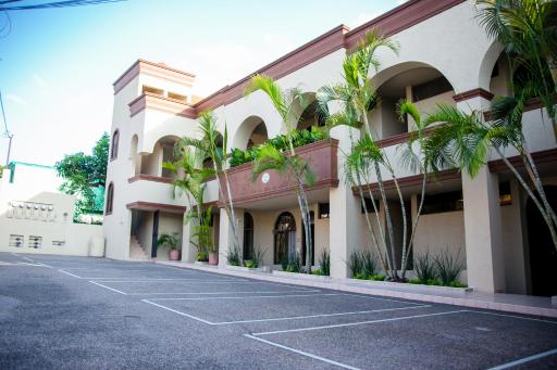 Colonial Suites # Cinco - Housity