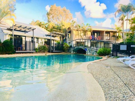 Apartment in 4* Resort - pool views - great location - Housity