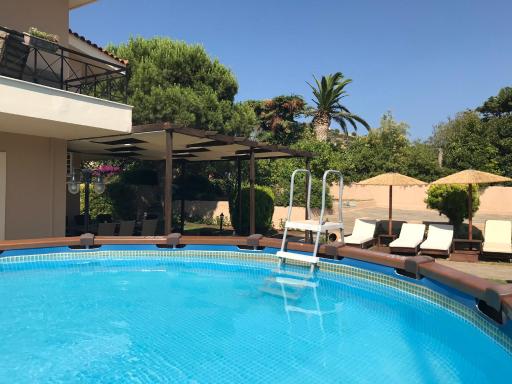 Athenian Riviera Family House - Housity
