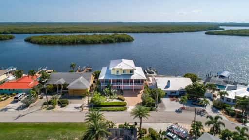 Kokopelli Villa - Matlacha waterfront close to Cap Coral - private home locally managed, fair & honest pricing - Housity