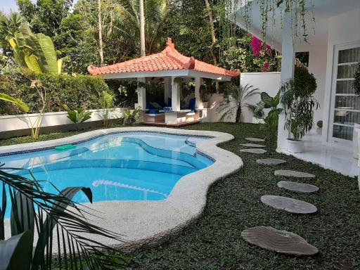 SUNKISS VILLA by Yogya Tropicana - Hizvo