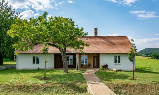 House of the Golden Horse in Hosszúréti Lovas Major - Housity