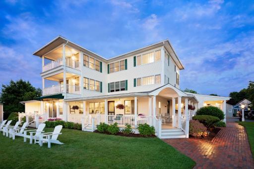 Inn at Harbor Hill Marina - Housity