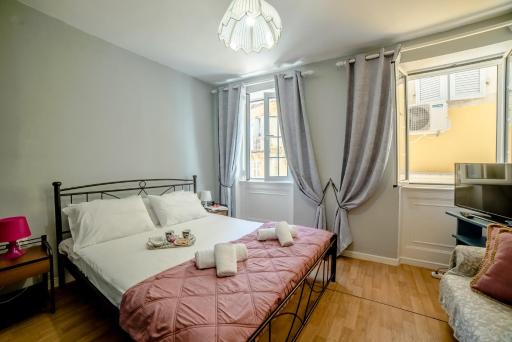Next 2 Cathedral - Corcyra apartment - Housity