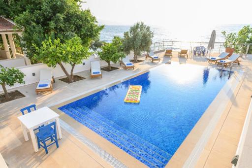 Luxury beach house, private pool, stunning sunsets, villa karpuz - Housity