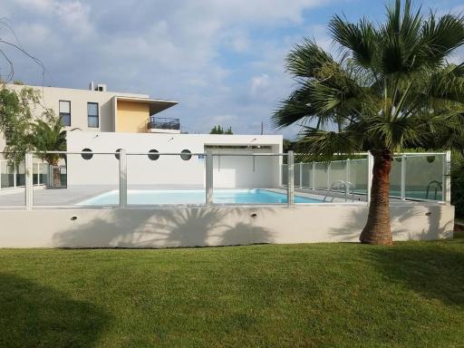 F1 de 36m2 avec terrasse et parking privatif. - Housity