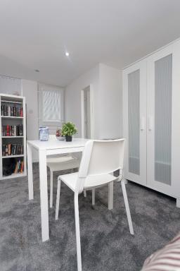 Leeds House - Housity