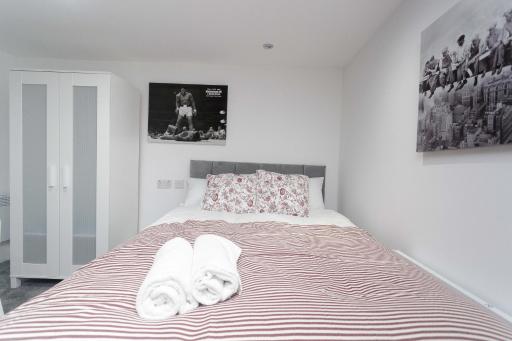 Leeds House - Housity