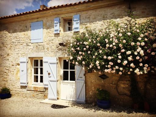 Maison Halcyon Gite with Pool - Housity