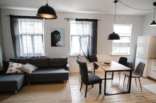 Frankenstein Girl - Housity