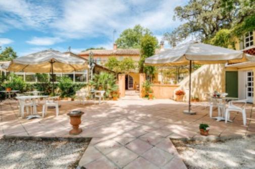 Logis Hotel Le Chêne Vert - Housity