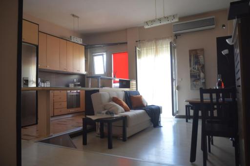 Modern apartment, 5΄ walk from central metro station - Housity