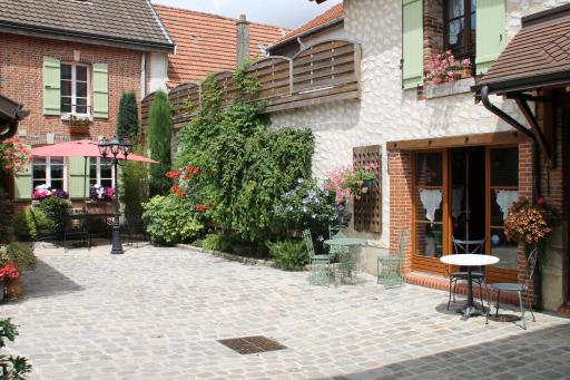 chambres d'hotes : La cour d'Etrepy - Housity