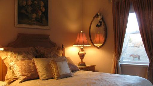 Yosemite Rose Bed and Breakfast - Housity