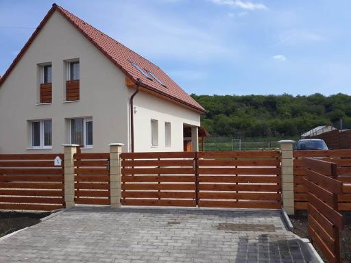 TERMÁLKINCS Vendégház - Housity