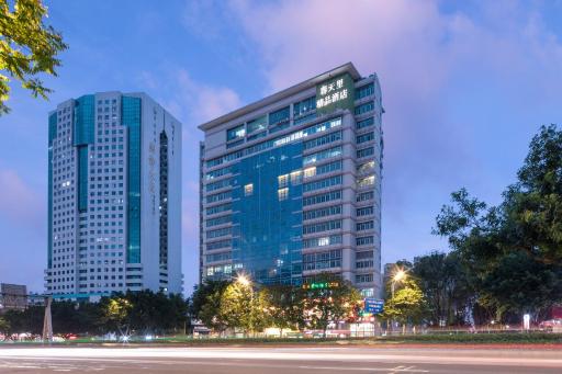Spring Time Hotel - Housity