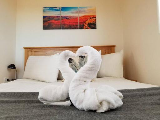 072A Affordable Getaway near South Rim Sleeps 4- No Kitchenette - Housity
