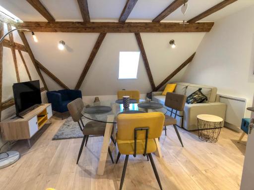 Beauty & The Beast - Old Town Cosy Apartments - Housity
