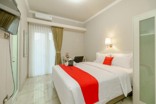 RedDoorz near Taman Makam Pahlawan Cikutra - Housity