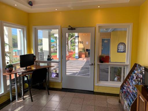 Sandyland Reef Inn - Housity