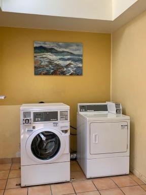 Sandyland Reef Inn - Housity