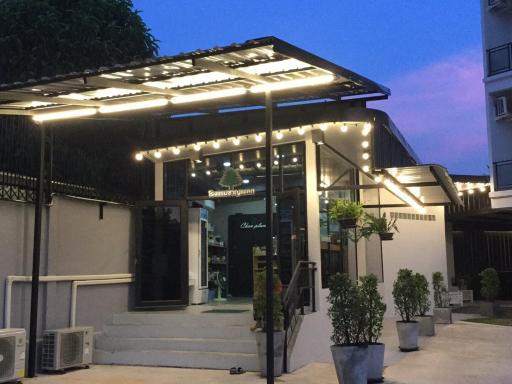 Chan Place Hotel - Housity
