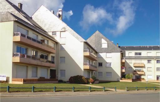 Amazing Apartment In Grandcamp Maisy - Housity