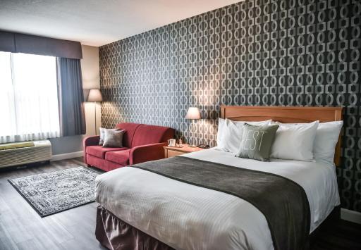 Cambridge Hotel and Conference Centre - Housity