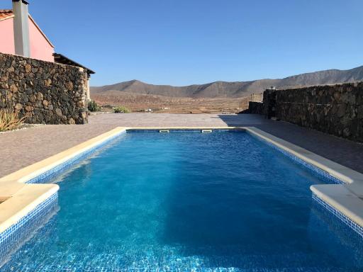Quiet Rural House Ten Minutes From The Beach - Housity