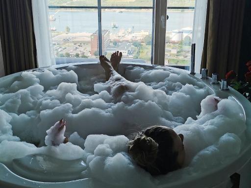 Panorama-27 Jacuzzi Apartment - Housity