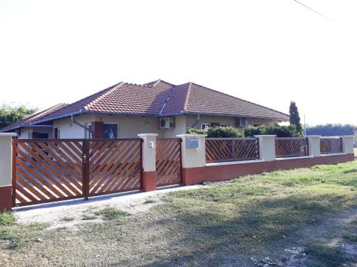 Bella Vendégház Mórahalom - Housity