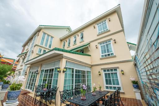 The Orchid House 153 - Hizvo