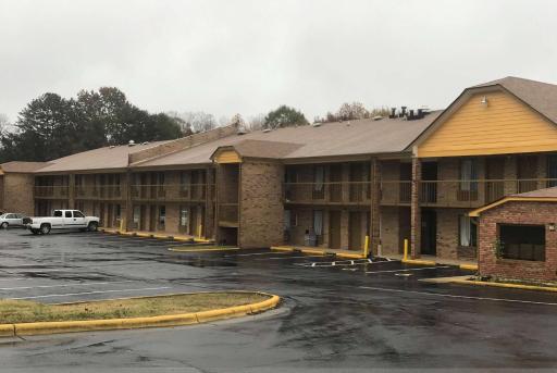 Days Inn by Wyndham King-Winston Salem Area - Housity