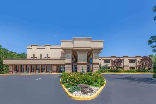 Baymont by Wyndham Pompton Plains/Wayne - Housity