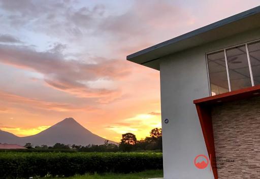 Majestic Arenal House - Private Pool, WIFI, A / C - Housity