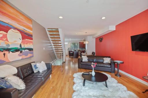 Townhouse - 5 mins Center City -Convention Center - Housity