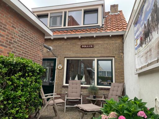 Pollux bij Vuurtoren en strand - Housity