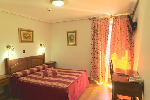 Hotel Jacobeo - Housity