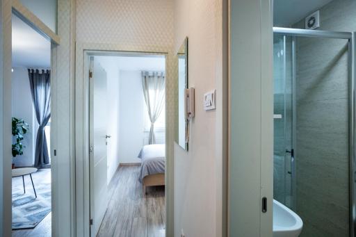 Modern Naive Downtown with free private garage-Fast WI-FI - Housity