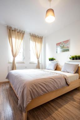 Modern Naive Downtown with free private garage-Fast WI-FI - Housity