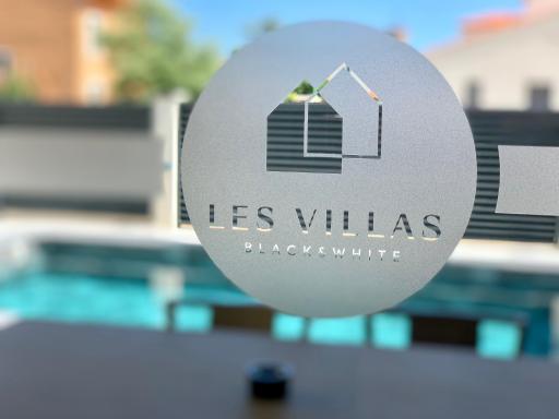 Les Villas Black&White - Housity