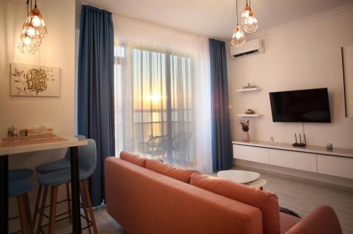 Diandra by the Lake - Solid House Mamaia - Housity