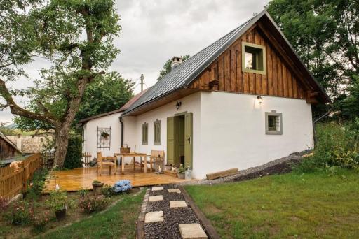 Nebo nad Štiavnicou - zelená chalupa s výhľadom - Housity