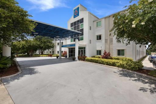 Motel 6-Orlando, FL - International Dr - Housity