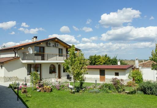 Traditional Bulgarian House + Pool, Sauna and Garden - Housity