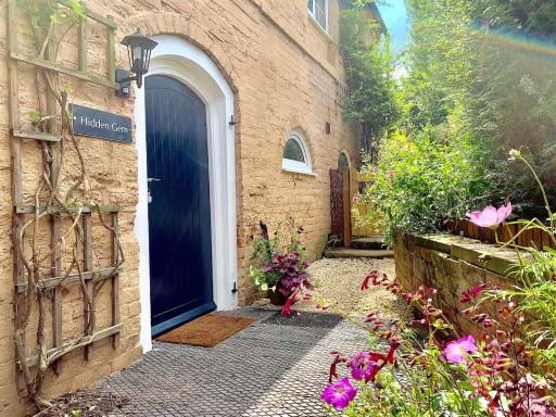 The Hidden Gem - Self Check-In, Self-Catering Apartment for East Midlands Airport - Housity