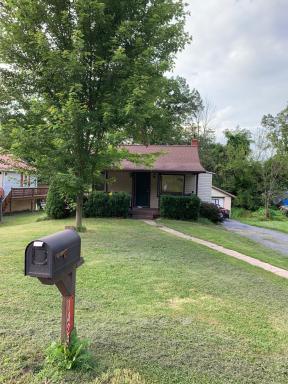 Cozy Space Fenced Yard 15 Min to Harrisburg, 30 Min to Carlisle 2BR tastefully decorated - Housity